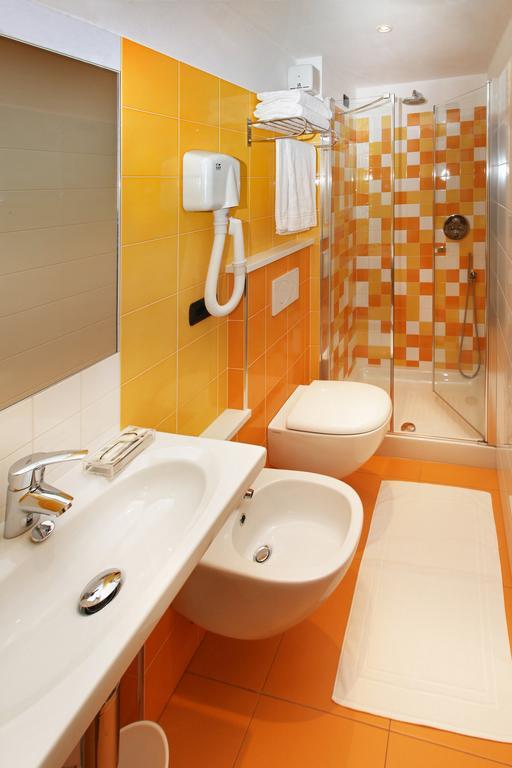 Hotel Biancaneve Oulx Quarto foto