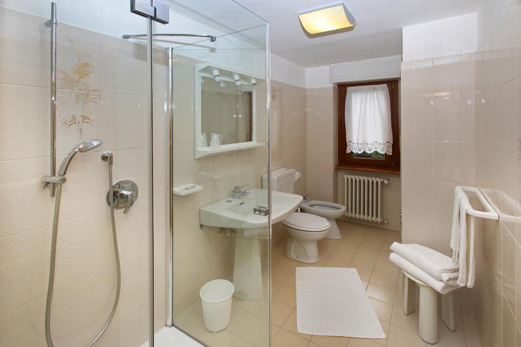 Hotel Biancaneve Oulx Quarto foto